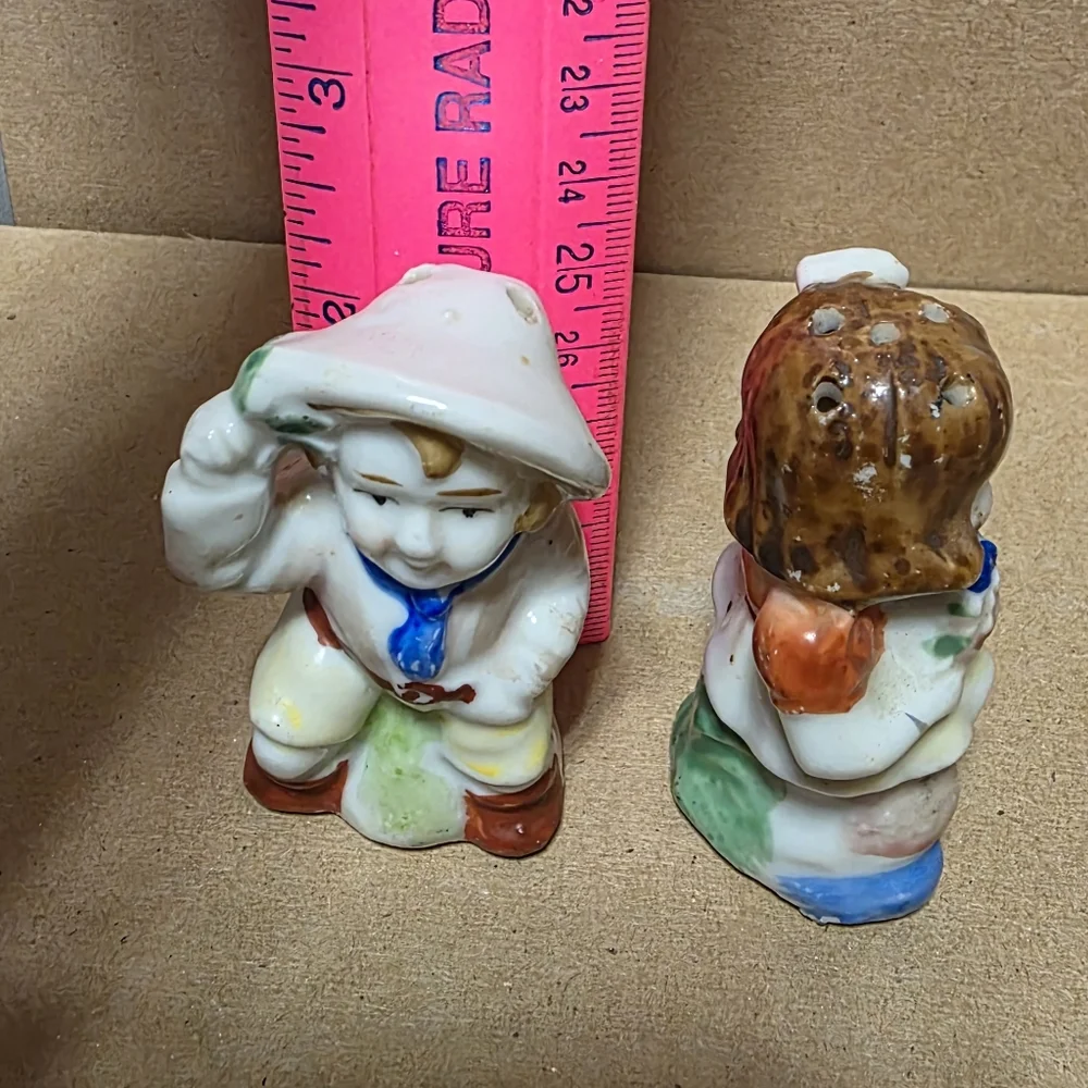 Vtg Mini Cowboy Cowgirl Salt Pepper Shaker Set #173